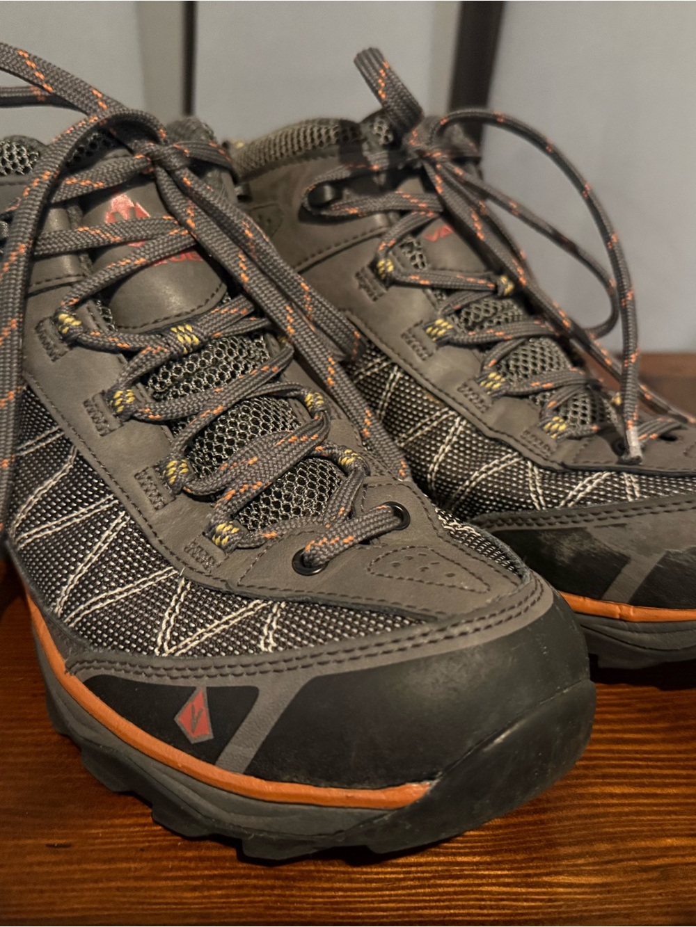 Vasque Men's Gray and Orange Trail Sneakers